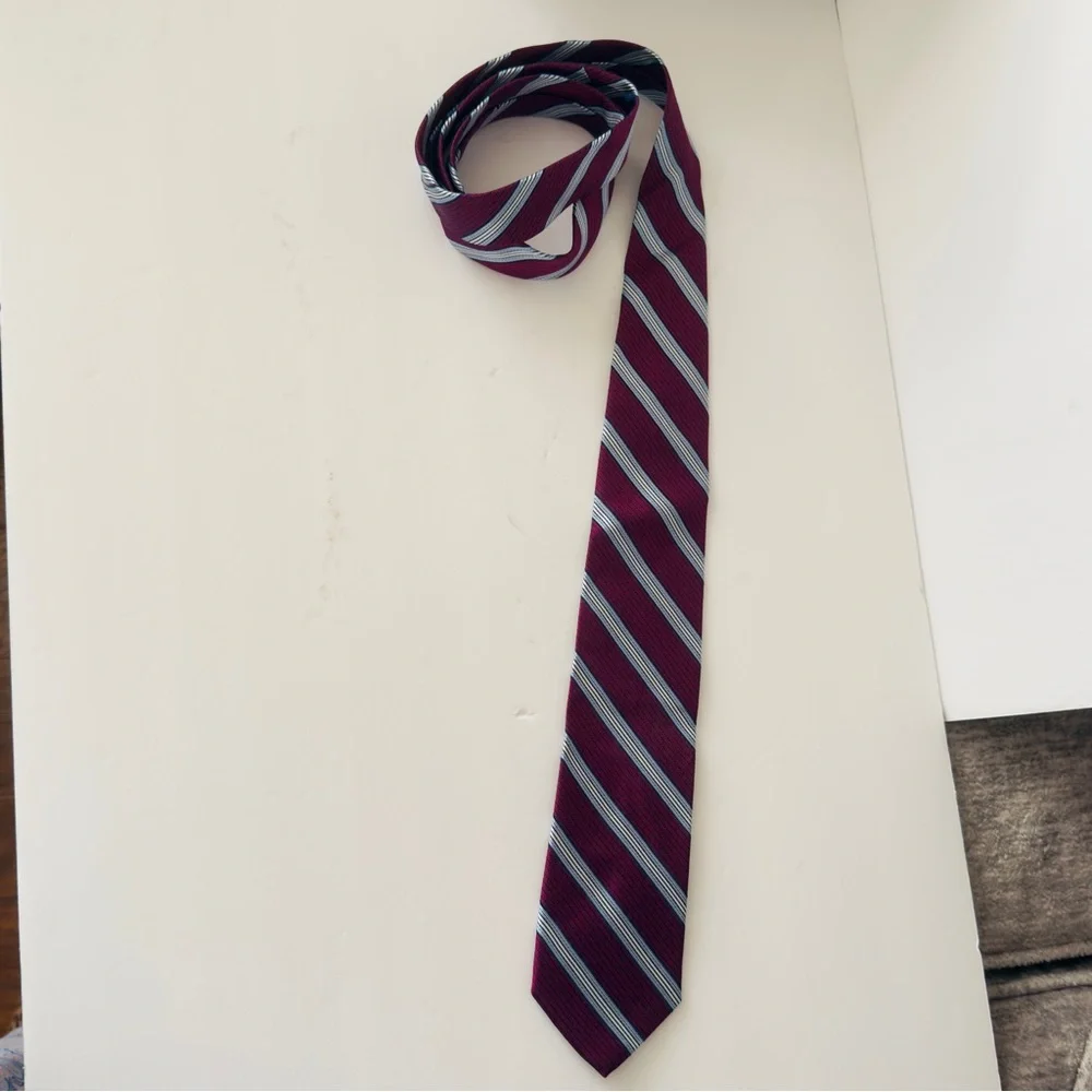 Brooks Brothers‎ Maroon and Silver Diagonal Tie